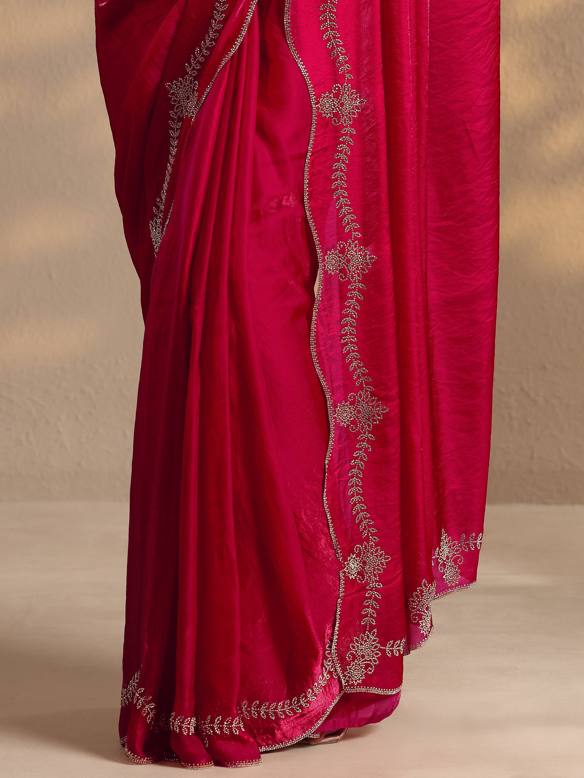 Libas Red Solid Silk Blend Saree With Unstitched Blouse Piece