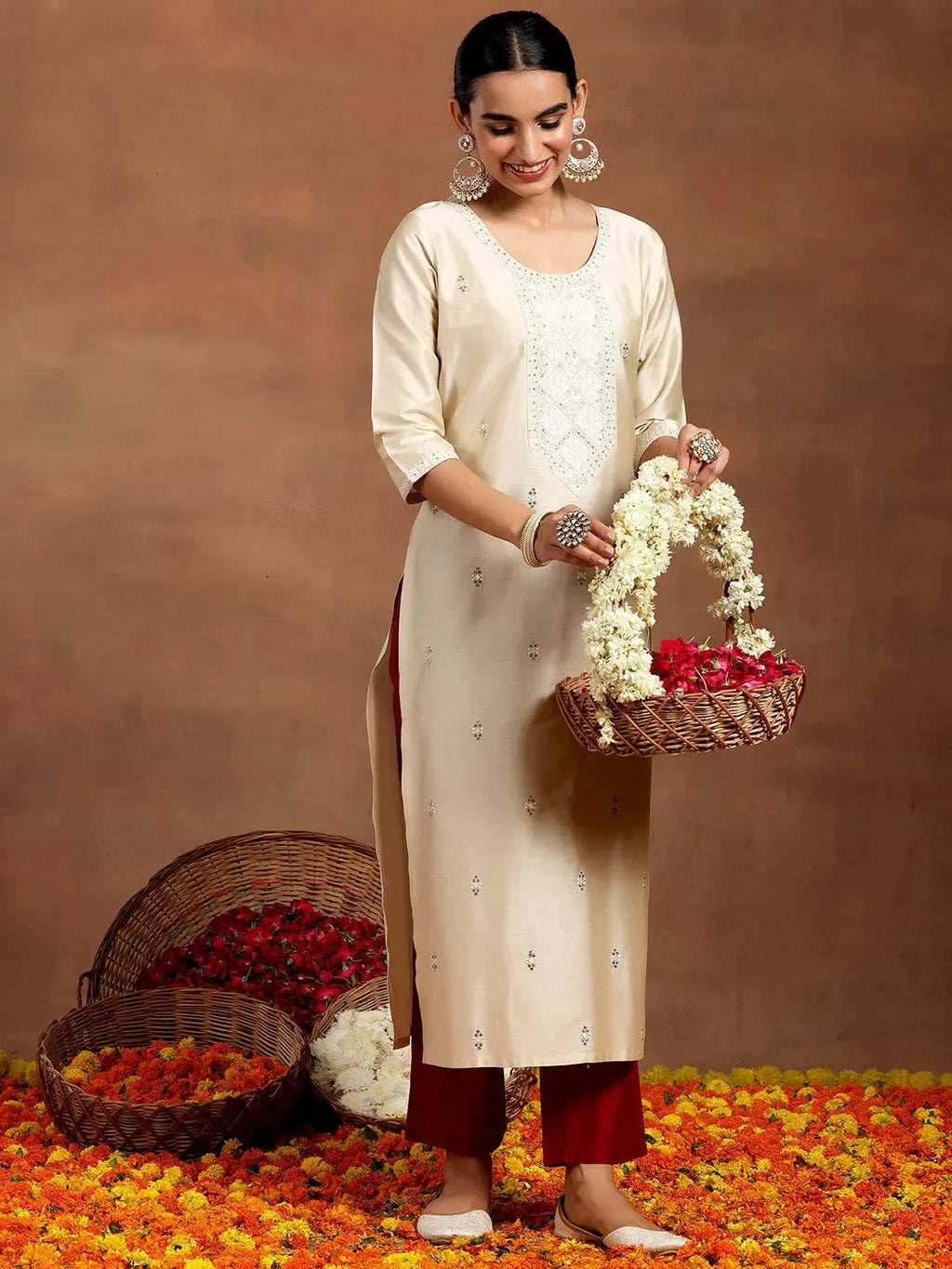 Gerua Off White Embroidered Silk Straight Kurta