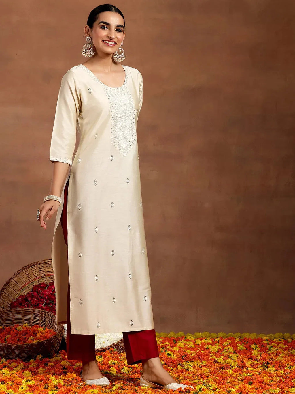 Gerua Off White Embroidered Silk Straight Kurta