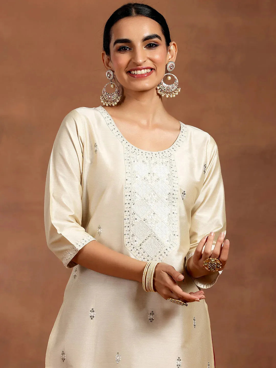 Gerua Off White Embroidered Silk Straight Kurta