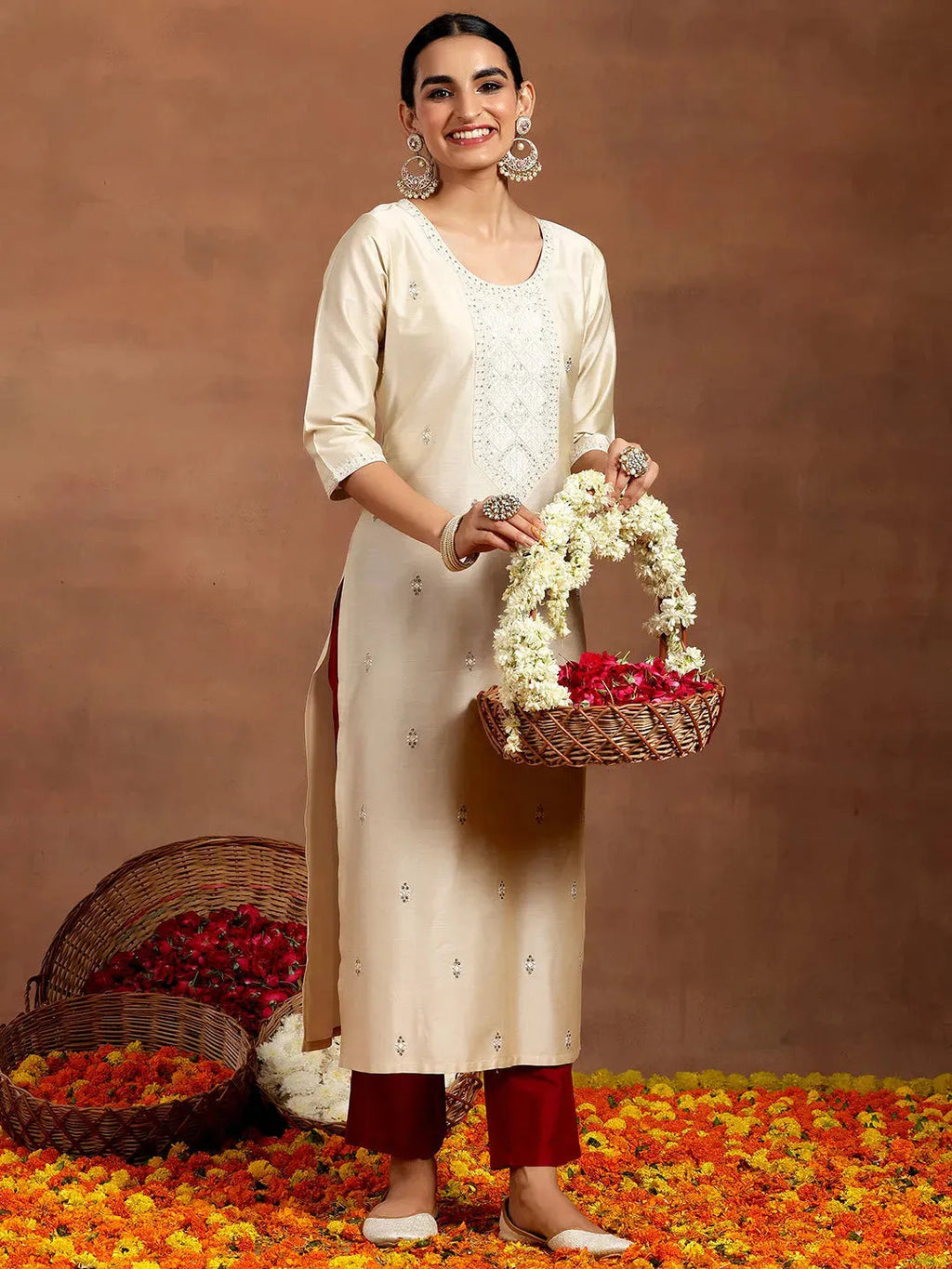 Gerua Off White Embroidered Silk Straight Kurta