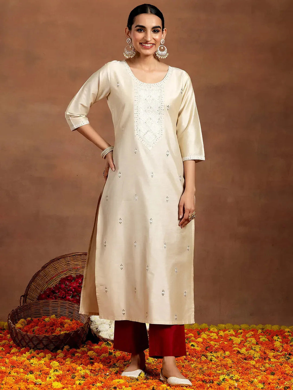 Gerua Off White Embroidered Silk Straight Kurta