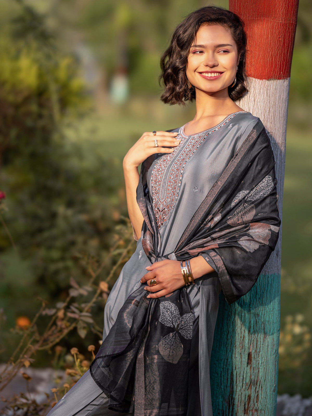 Gerua Grey Embroidered Silk Blend Straight Suit Sets With Dupatta