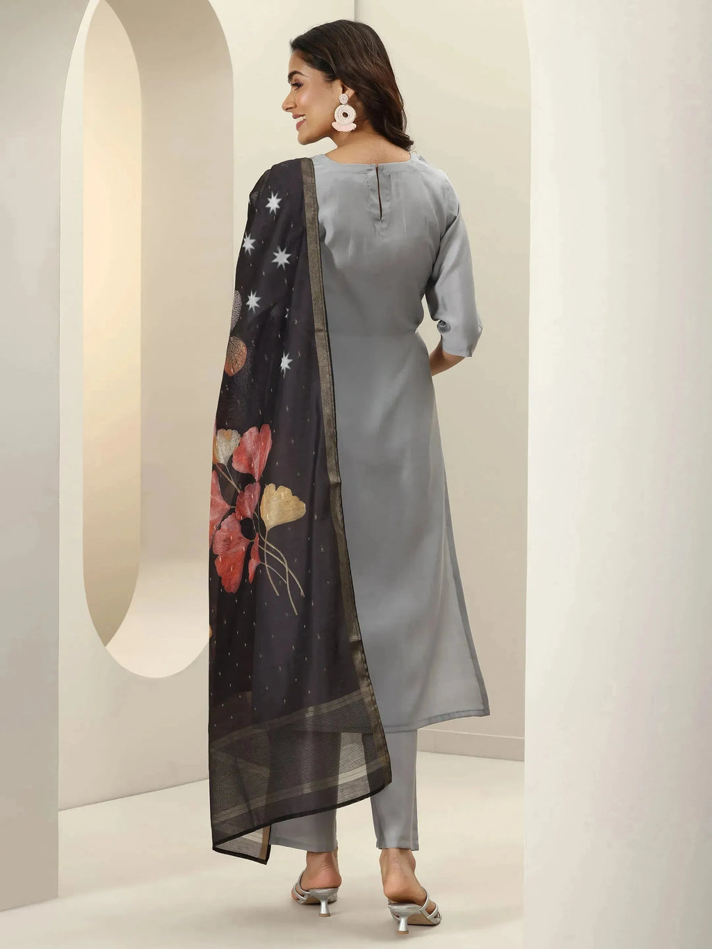 Gerua Grey Embroidered Silk Blend Straight Suit Sets With Dupatta