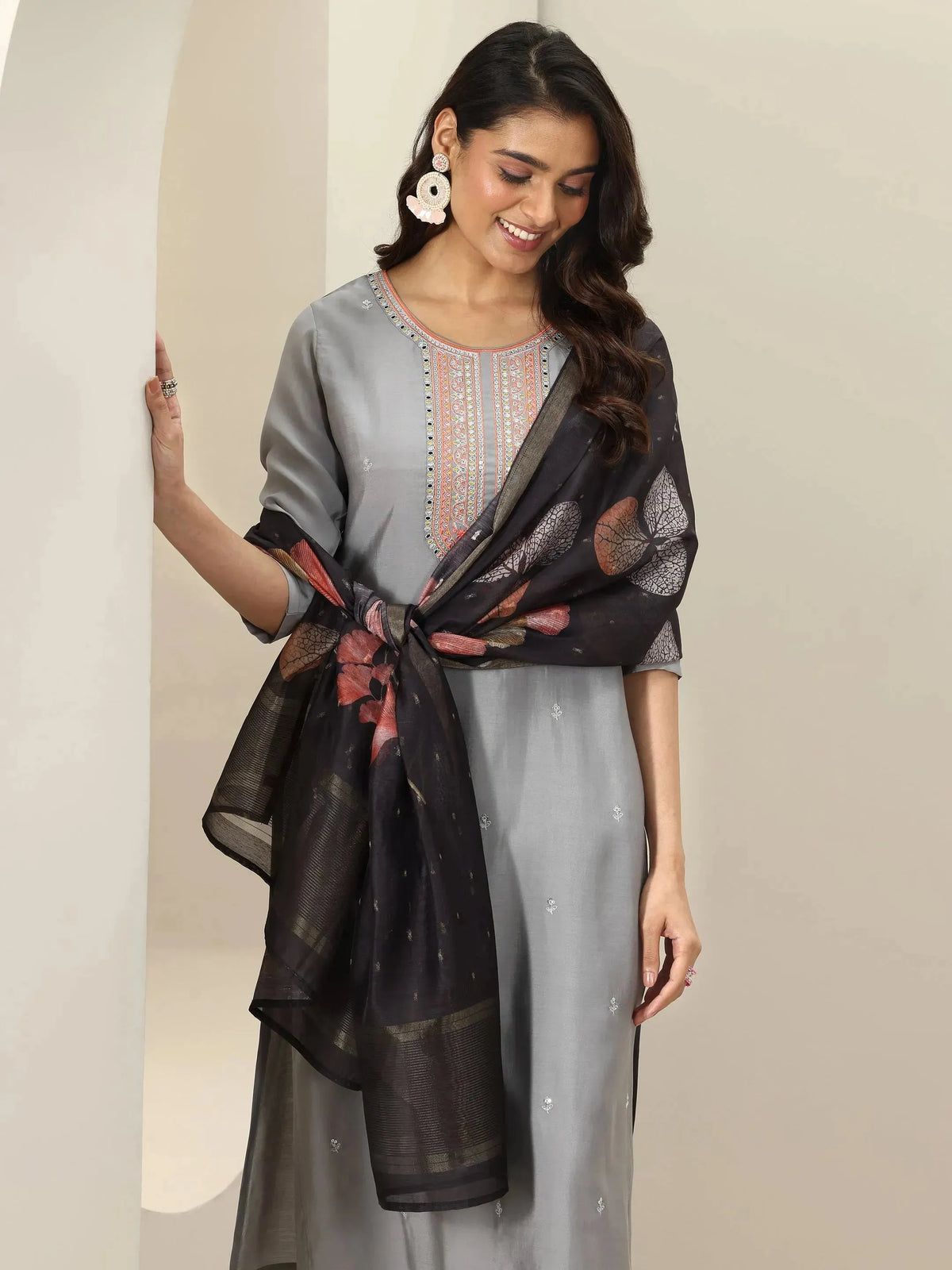 Gerua Grey Embroidered Silk Blend Straight Suit Sets With Dupatta