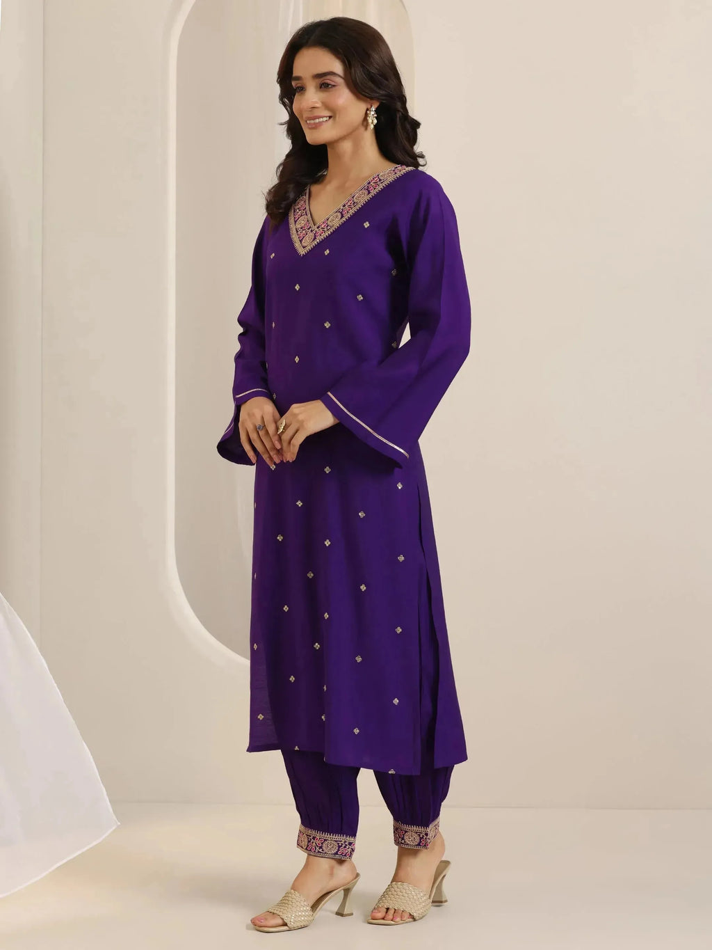 Gerua Purple Embroidered Silk Blend Straight Suit Set With Dupatta