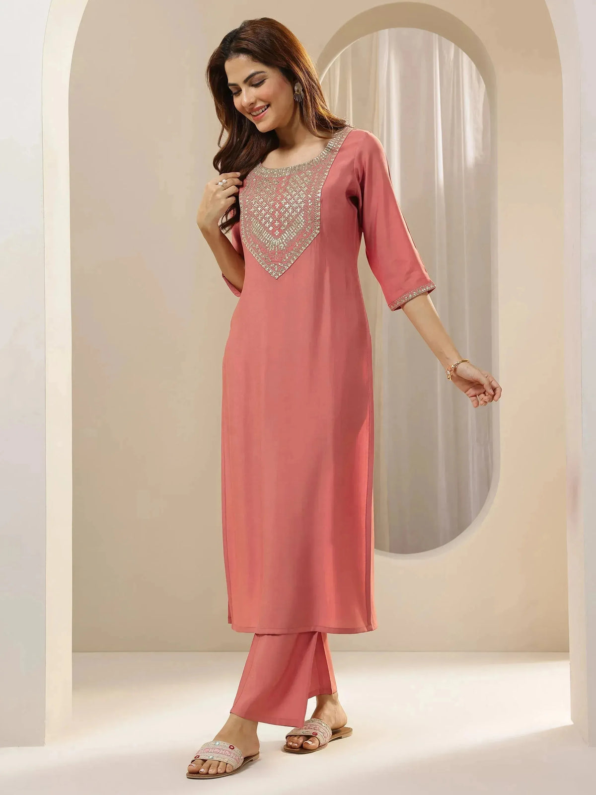 Gerua Peach Embroidered Silk Blend Straight Suit Sets With Dupatta