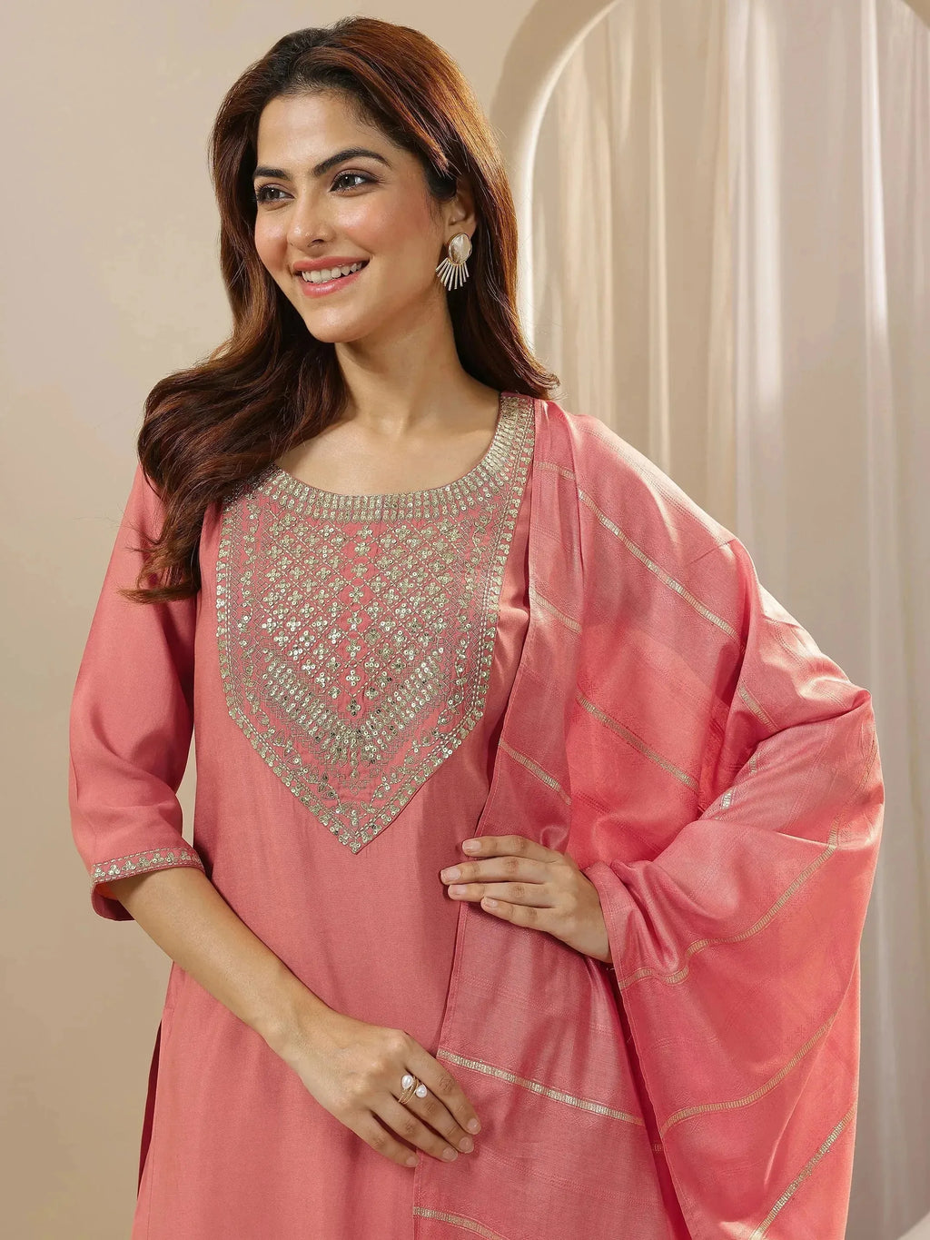 Gerua Peach Embroidered Silk Blend Straight Suit Sets With Dupatta